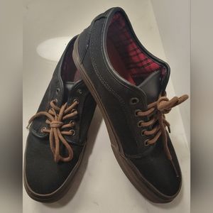 Vans Chukka Size 8.5 Black/Red Plaid